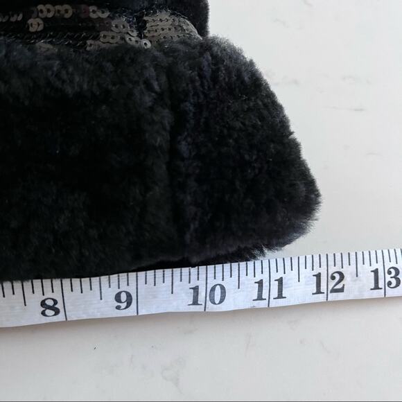 UGG Australia genuine sherling bucket hat with sequins size Small NWOT - Picture 6 of 6